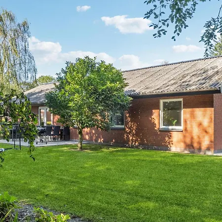 Beautiful In With Kitchen Holiday home